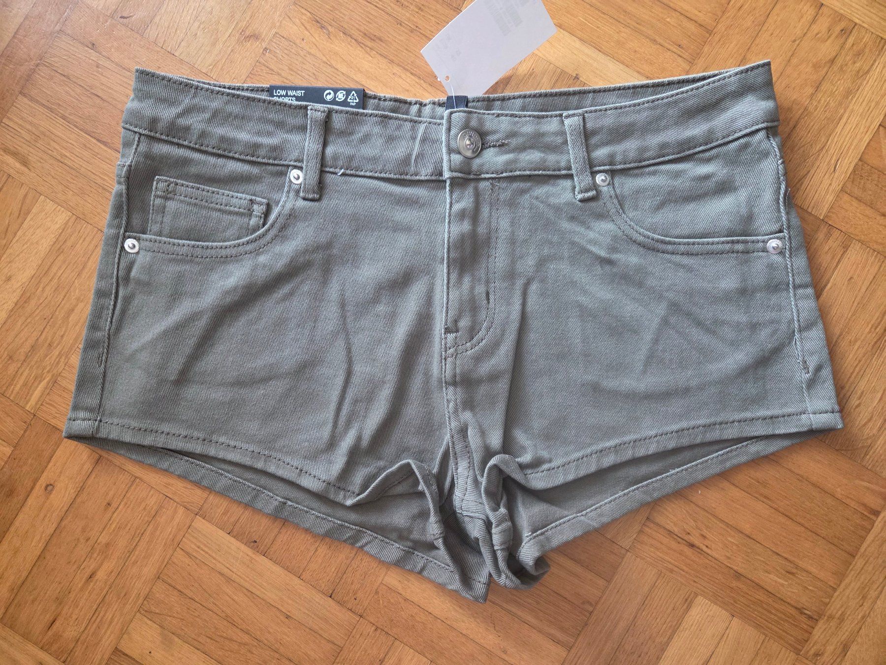 H&M Pantaloni: 4 neue Hot-Pants Gr. 40 – Nuovo (secondo la descrizione) da Basel venduto da grandfamily 5