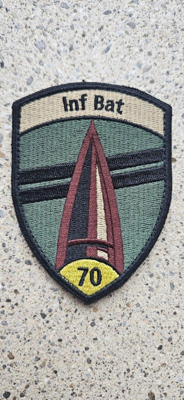 Schweizer Armee Placchette & Badge: *** Badge Inf Bat 70 mit klett *** – Nuovo e nell'imballaggio originale da Riedholz venduto da fr_sIruP