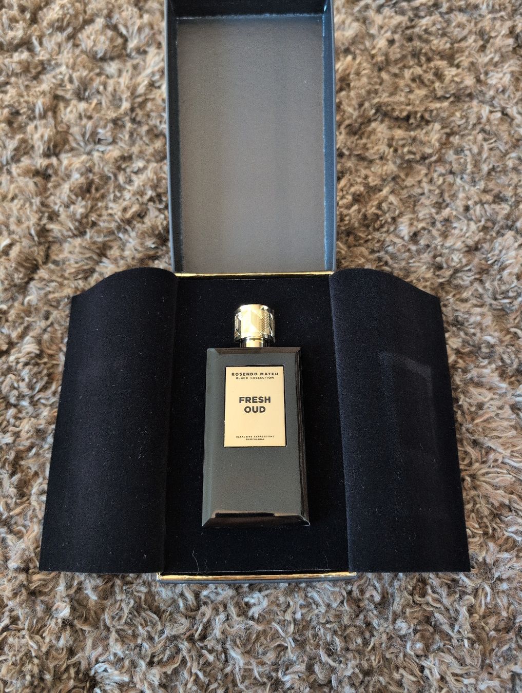 Profumi & Eau de Toilette: Rosendo Mateu - Fresh Oud - Black Collection 100ml – Nuovo e nell'imballaggio originale da Bottighofen venduto da aru_hpy5 1