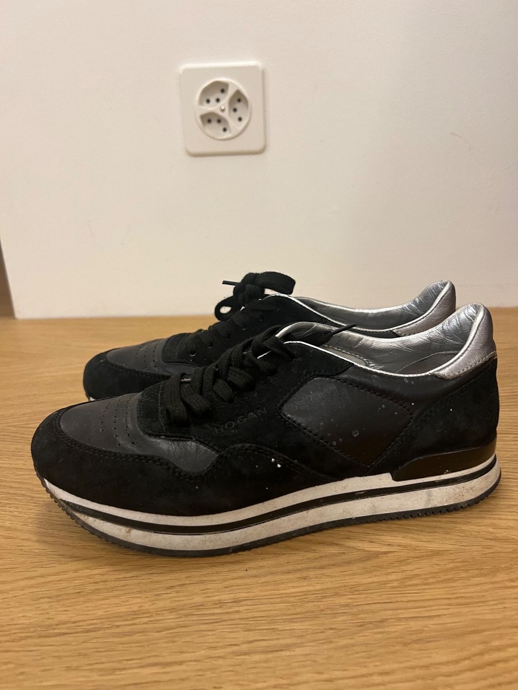 Hogan Scarpe da donna: HOGAN Sneakers Original Gr 38 – Usato da Ebmatingen venduto da dartim