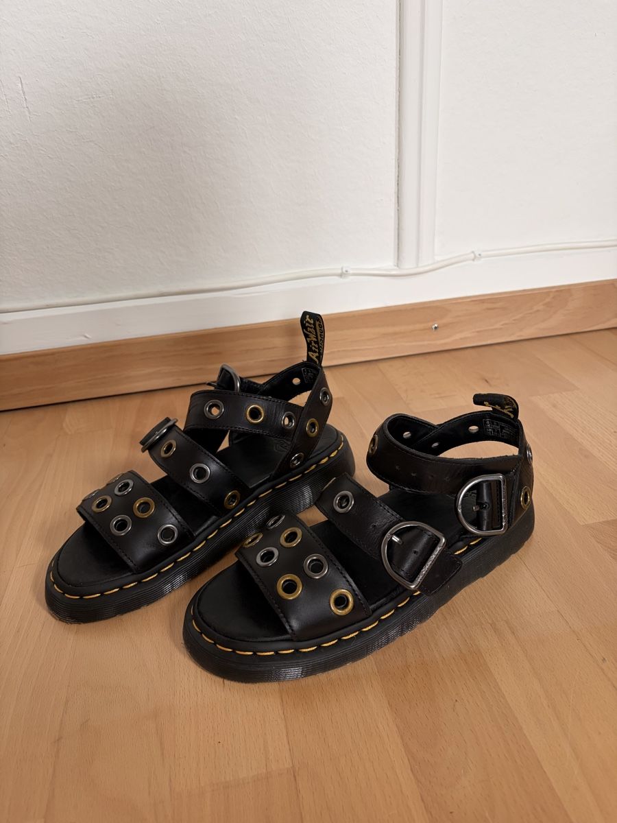 Dr. Martens Scarpe da uomo: Dr Martens Riemensandalen – Nuovo (secondo la descrizione) da Buch am Irchel venduto da emi_cgg7