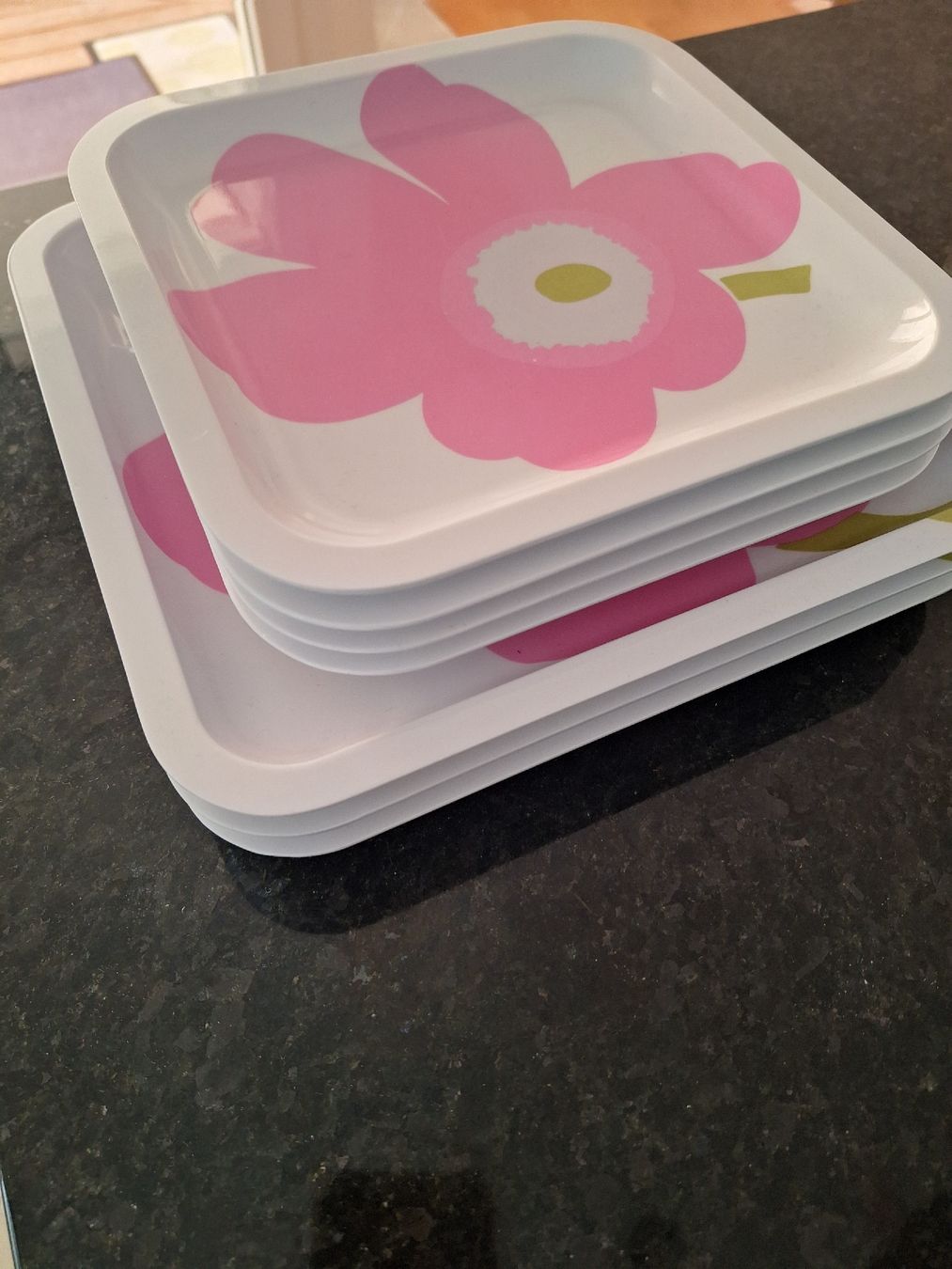 Assiettes: ZAK Design Teller 4x klein, 3x gross – D'occasion à Pfäffikon ZH par Shoppi5