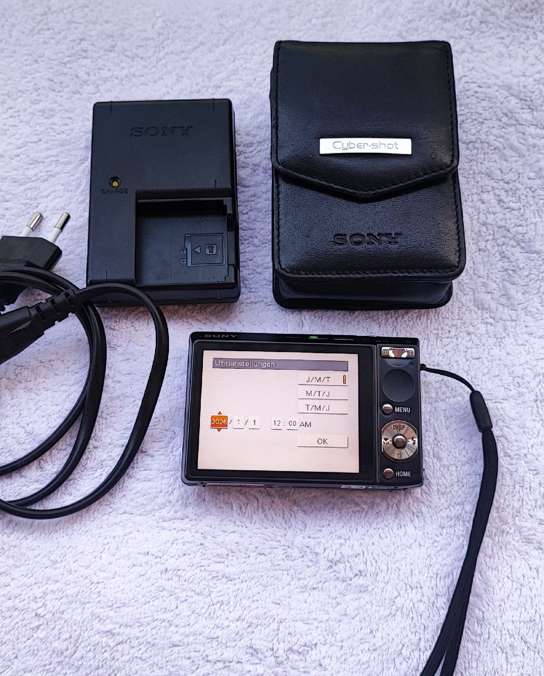 Sony Fotocamera: Sony Cyber-Shot DSC-T100 8.1MP Black Digital Camera – Usato da Zollikofen venduto da zar_j67f 1