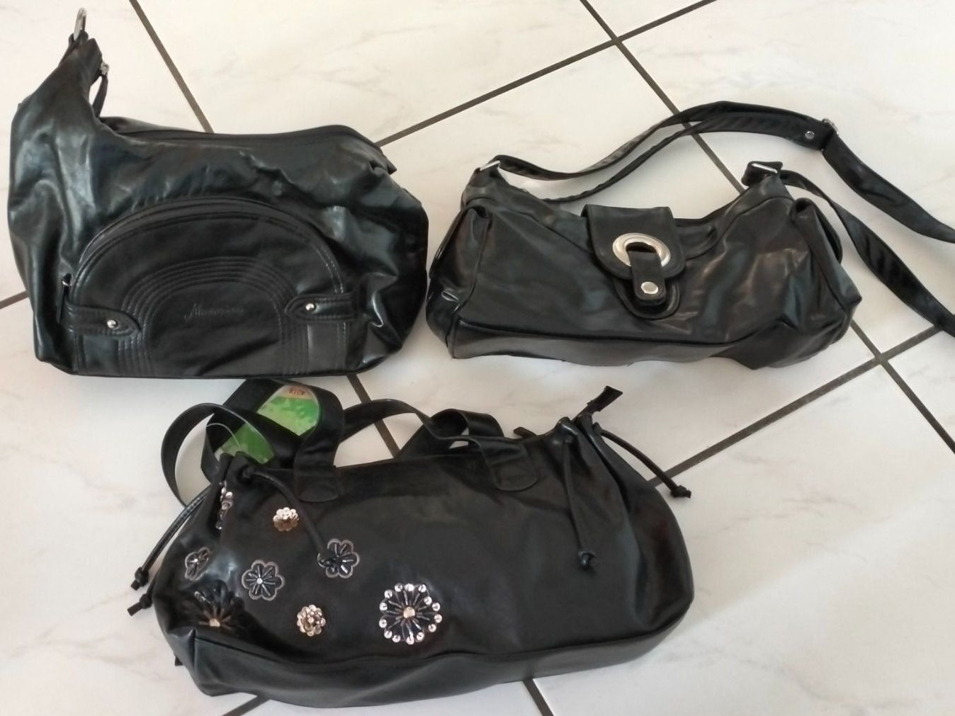 Borse da donna: 3 schwarze Handtaschen – Nuovo (secondo la descrizione) da Uerkheim venduto da Justi.y
