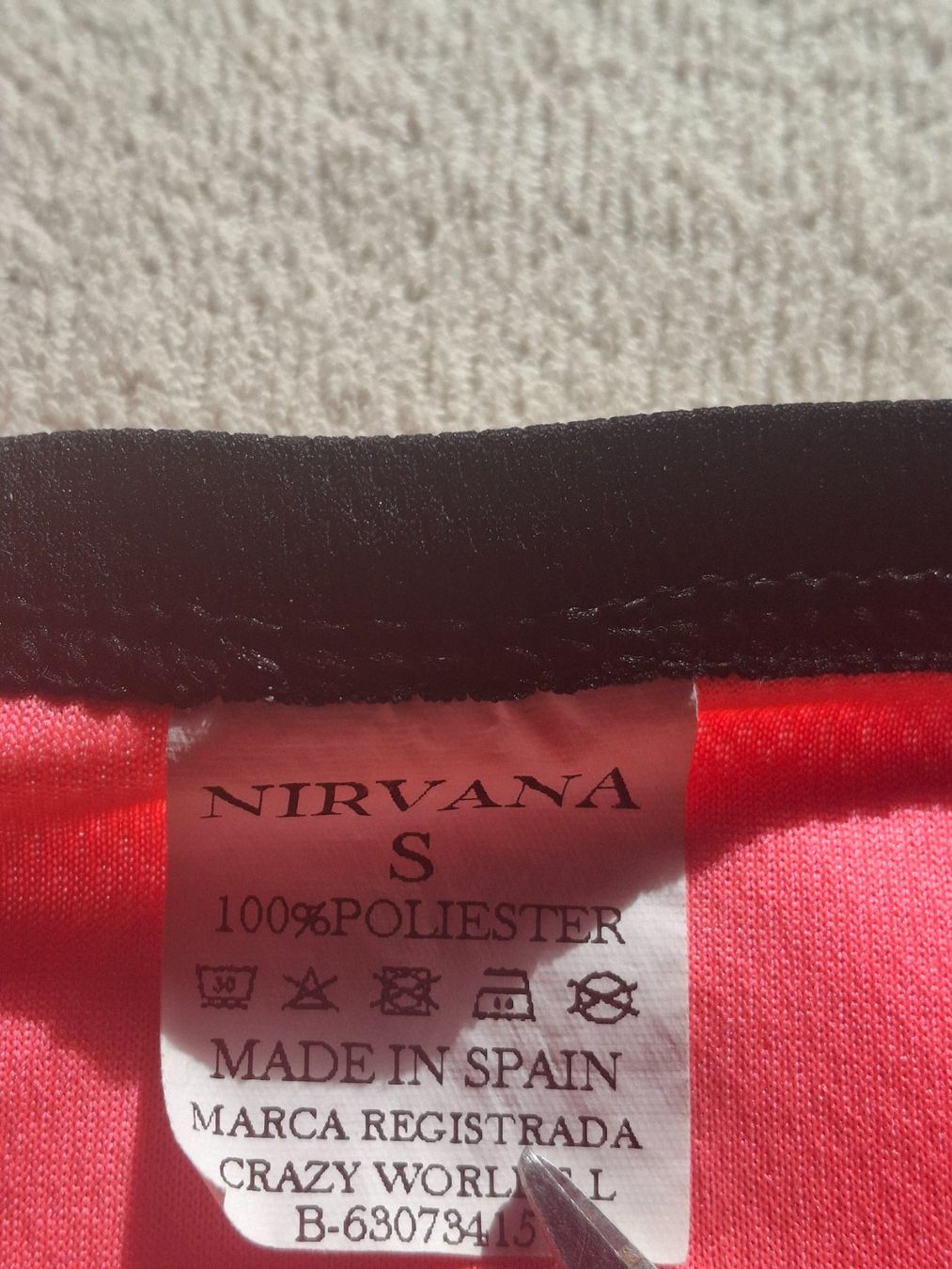T-shirt: T-shirt - liquette rose taille S marque Nirvana – Usato da Villiers venduto da san_jn5w 2