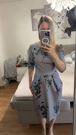 Elegantes Kleid mit Blumenmuster, Grösse S