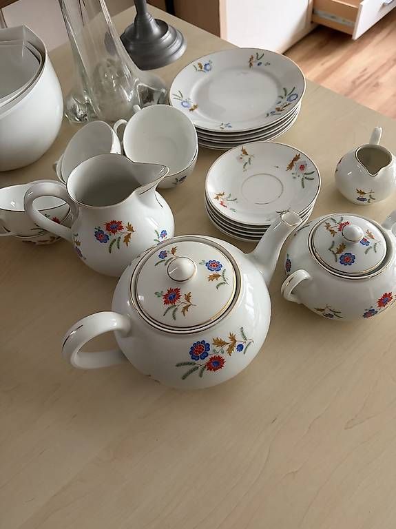 Set di piatti: Porzellangeschirr Set – Usato da Heimberg venduto da Blackwitch