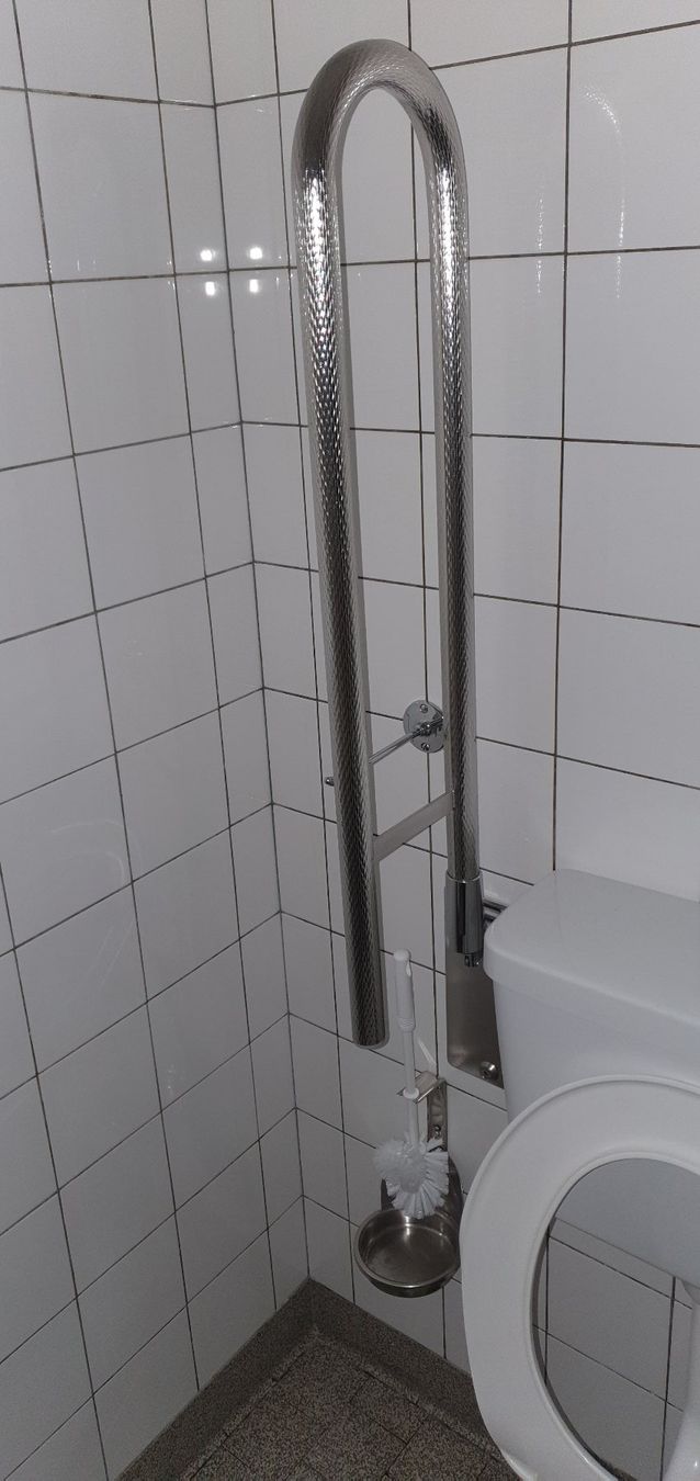 WC: Klappgriff für Wand WC – Usato da Winterthur venduto da BauTeilLaden2000 2