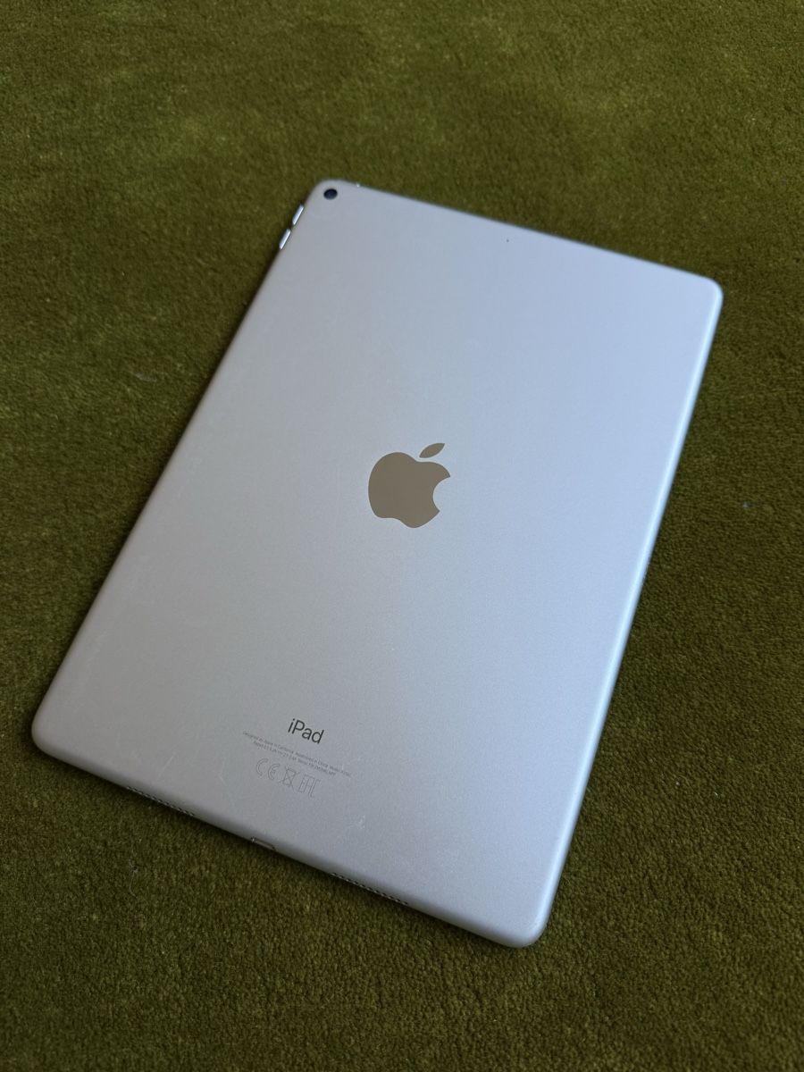 Apple Tablet PC: Apple iPad Air (3rd Generation) – Usato da Basel venduto da -Soulfood- 1