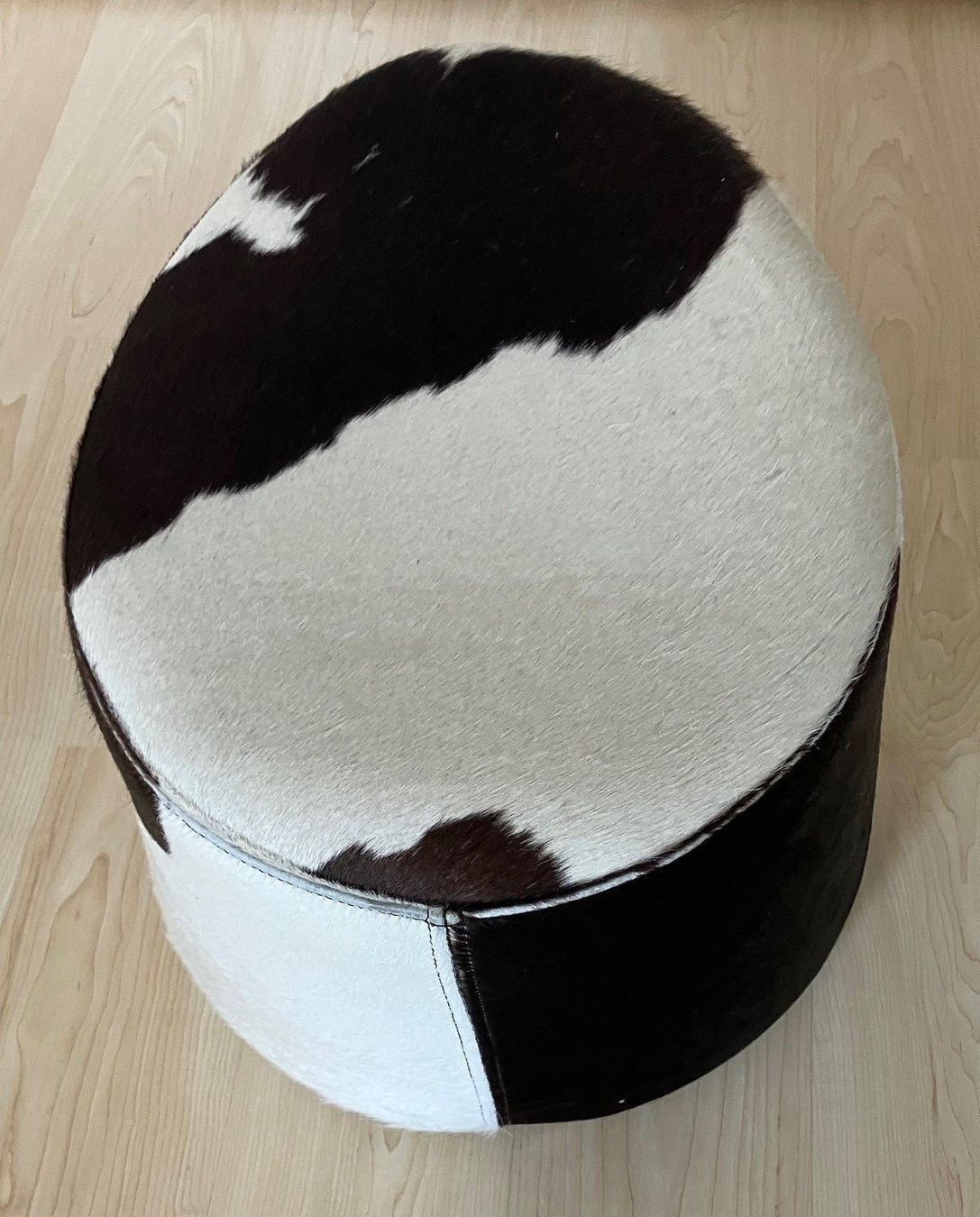 Ikea Hocker: IKEA Kuhfellhocker / Tabouret IKEA en peau de vache – Gebraucht aus Hinterkappelen von 5CH 2