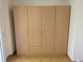 Kleiderschrank
