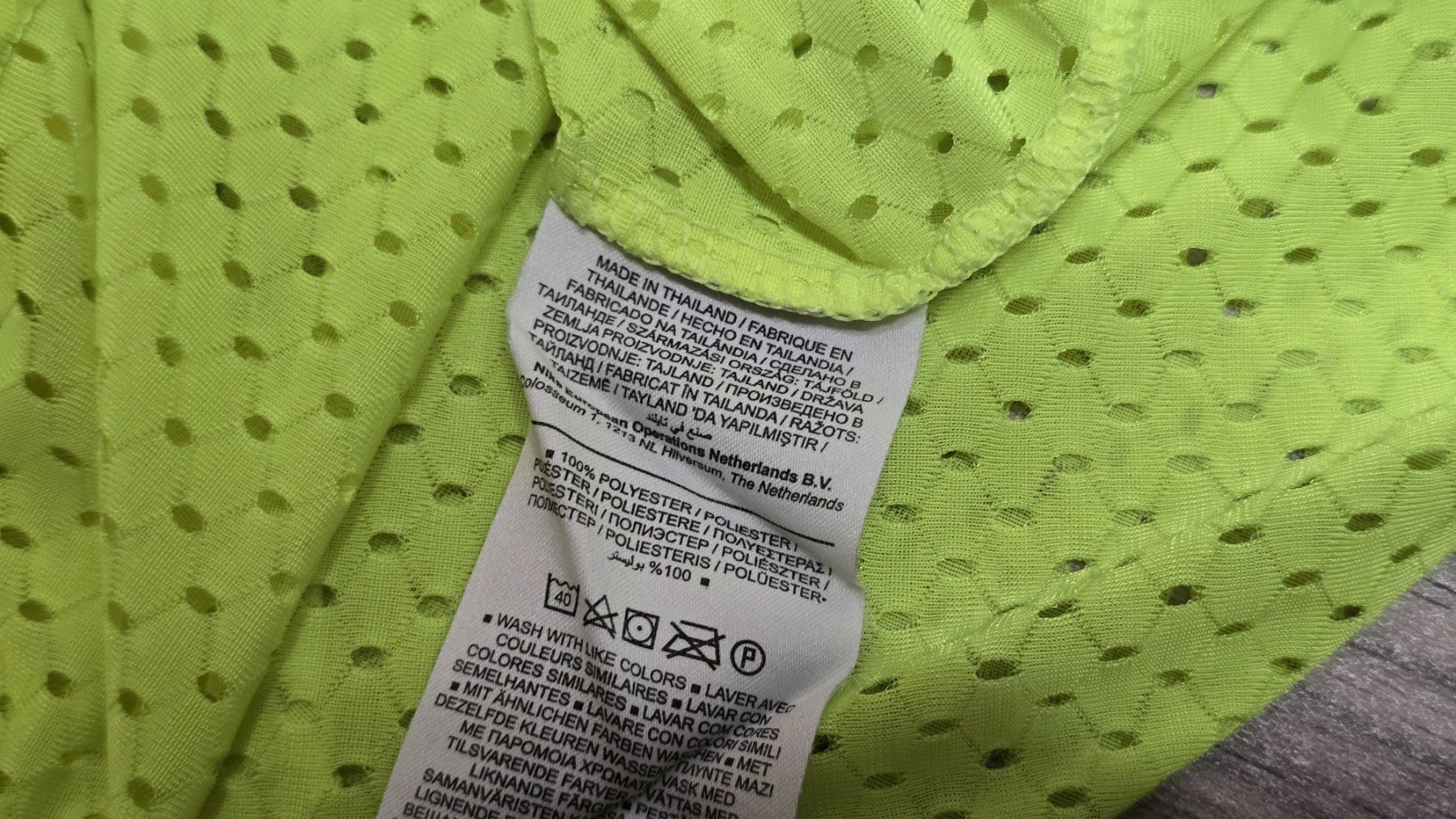 Nike T-shirts: Nike Trainingsleibchen / Bib in lime – D'occasion à Thalwil par VitaMini 2