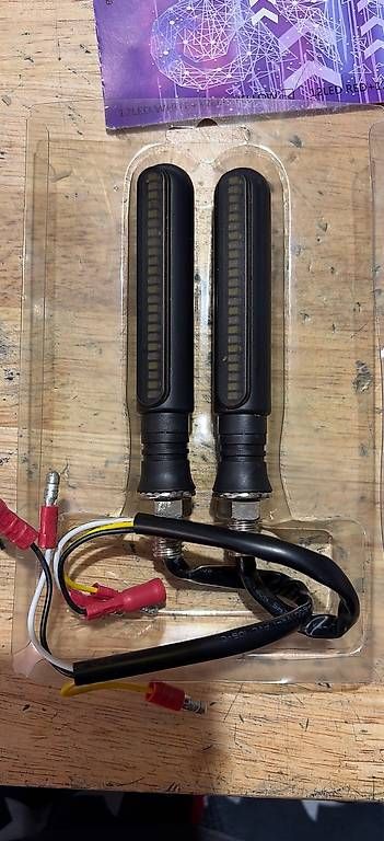 Tutti pezzi di ricambio auto: Lauflicht LED Blinker mit Tagfahr- und Bremslicht – Usato da Sulgen venduto da Skidriver100 1