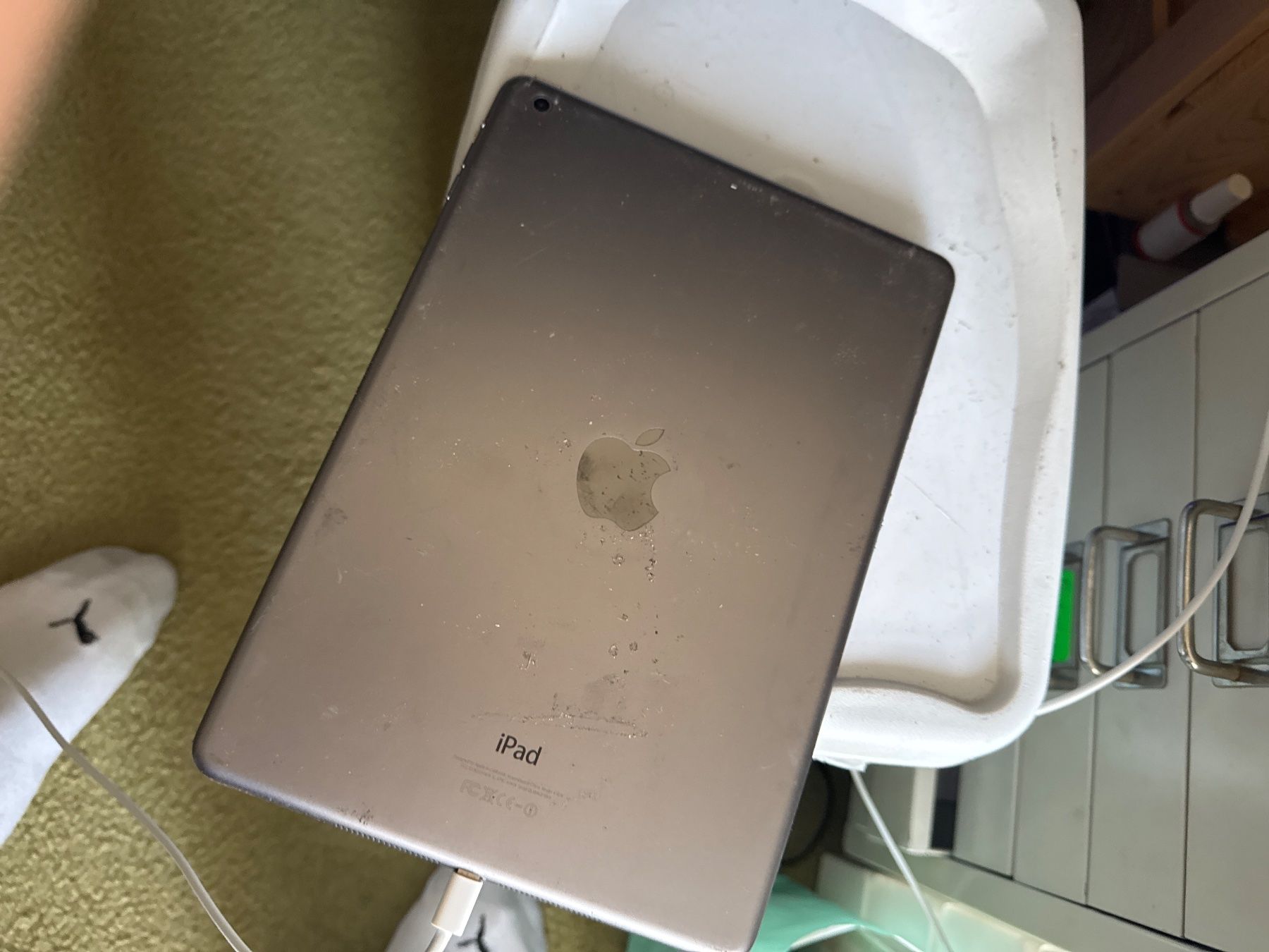 Apple Tablet PC: Ipad Air - A1474 - icloude – Difettoso da Olten venduto da HoYa01 1