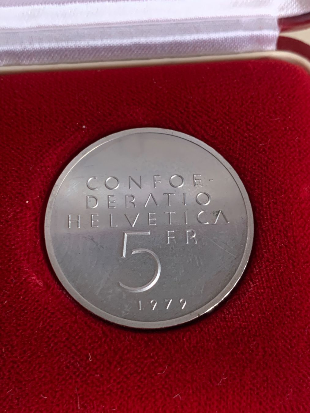 Tutti le monete: 5 Francs 1979 - A. EINSTEIN "Formel" - Polierte Platte / FB – Nuovo e nell'imballaggio originale da LE LIGNON venduto da Katanaion 2