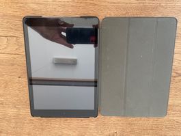 Apple iPad Tablet inklusive Schutzhülle gebraucht