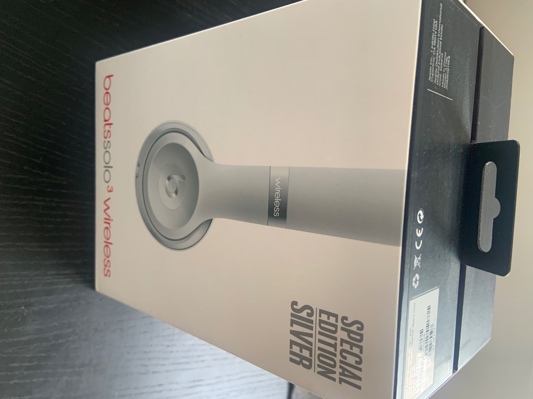 Beats Cuffie: Original Beats Solo 3 Wireless Kopfhörer - Silber top – Usato da Schwyz venduto da Isabella_ibk 2