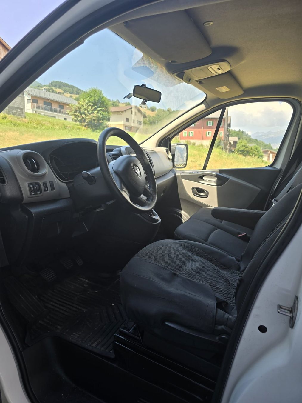 Renault Veicoli commerciali: Renault Trafic dCi 90  - Lieferwagen – Usato da Unterbäch VS venduto da ArtLebi 2