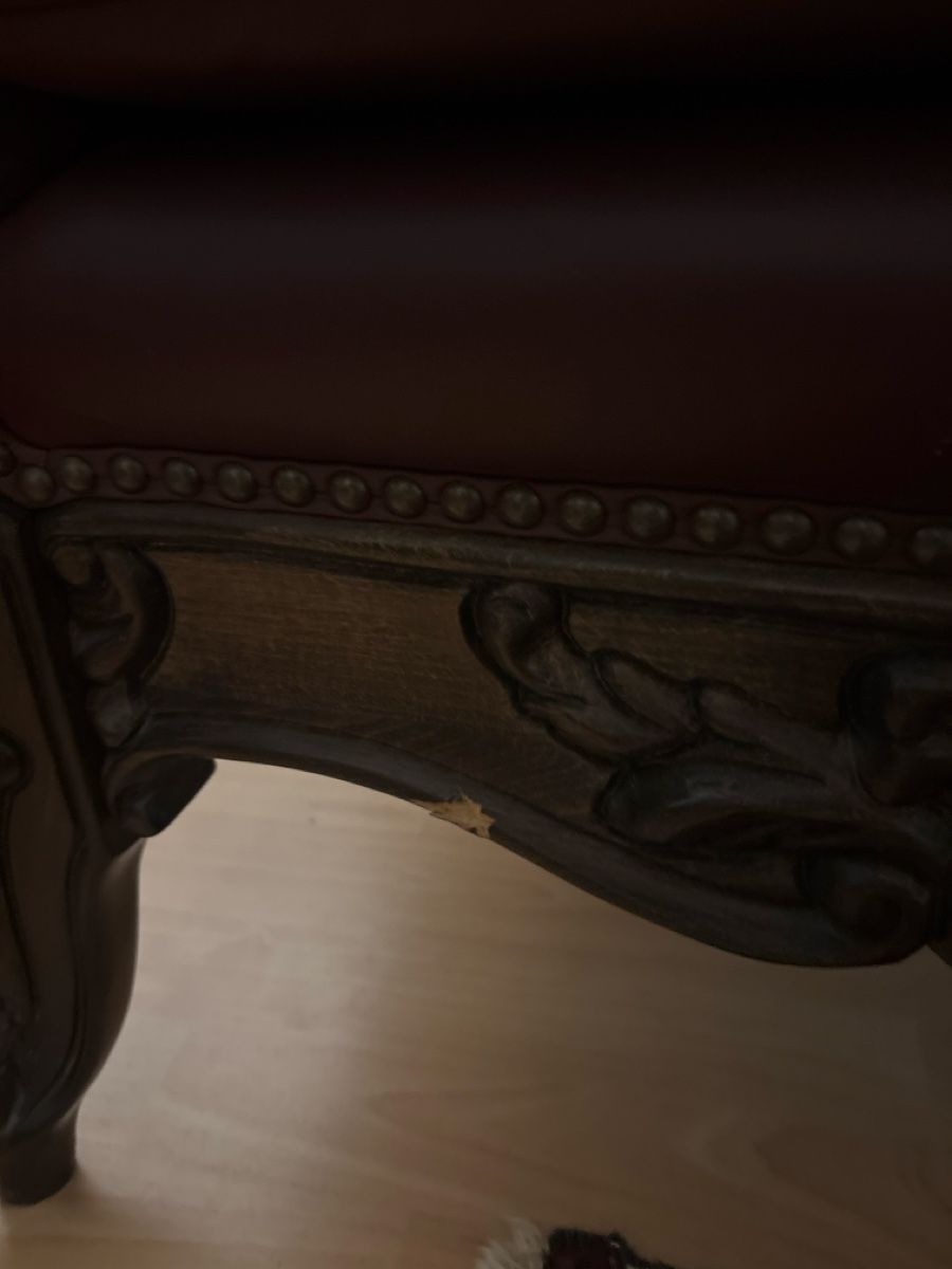 Chesterfield Poltrone: Sessel Leder dunkelrot mit Schnitzereien gebraucht – Usato da St. Gallen venduto da Sajaba52 1