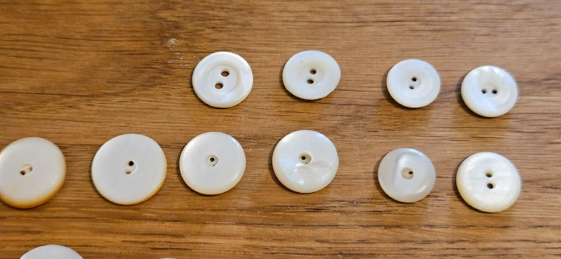 Bottoni: 25 boutons anciens en nacre – Usato da Carouge GE venduto da Lea000 4