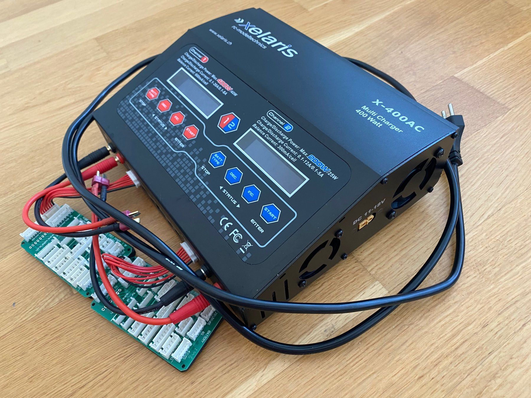 Akkus, Ladegeräte & Netzgeräte: Ladegerät Xelaris X-400AC – Gebraucht aus Hägglingen von 66m_6hg9 1