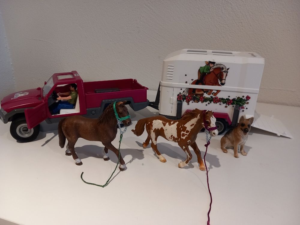  Foto zu Schleich Auto mit Pferdeanhänger Horse Club (Gebraucht) in für CHF 31 