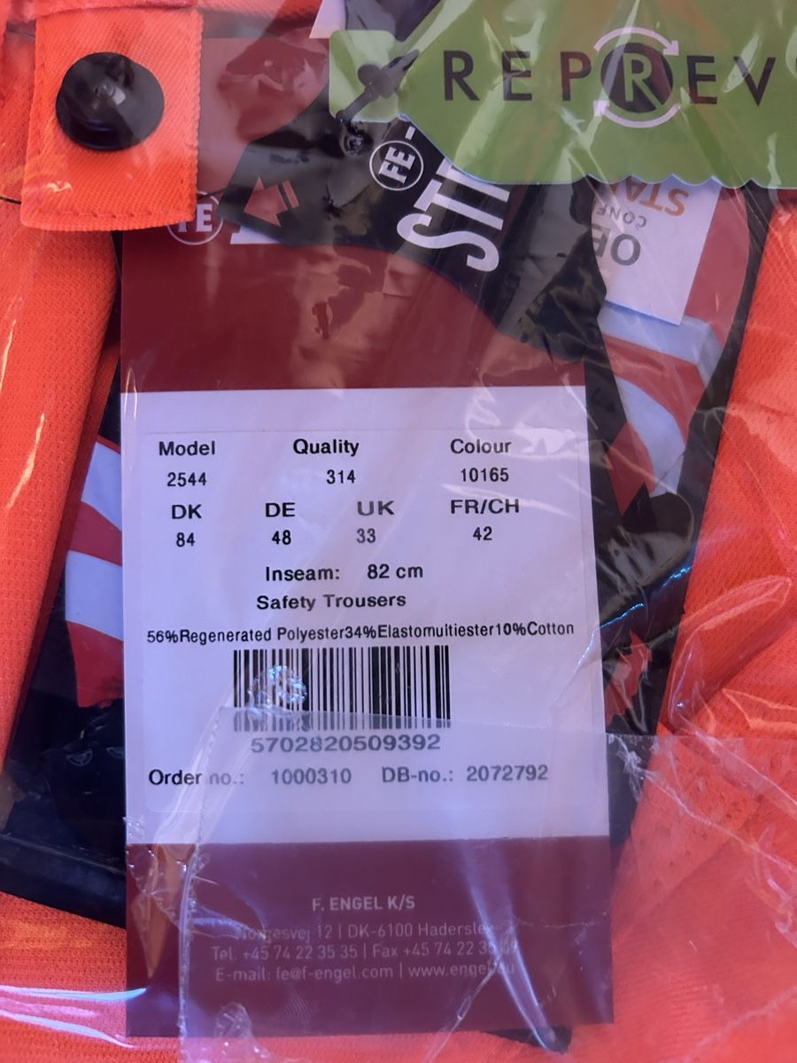 Kleiderpakete: Arbeitskleider – Neu und originalverpackt aus Ganterschwil von adr_n6hf 2