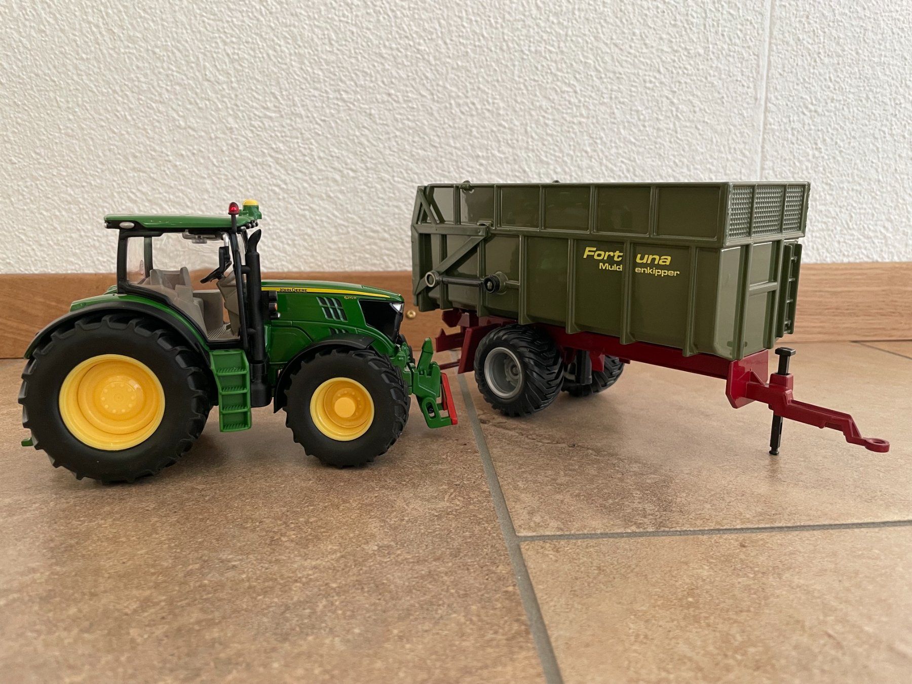 John Deere Trattori: SIKU John Deere 6210R mit Fortuna – Nuovo e nell'imballaggio originale da Kreuzlingen venduto da Stefan1150 2