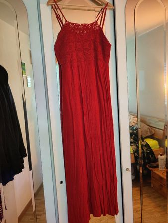 Sommerliches Maxikleid Gr. M, rot, gehäkelte Spitze