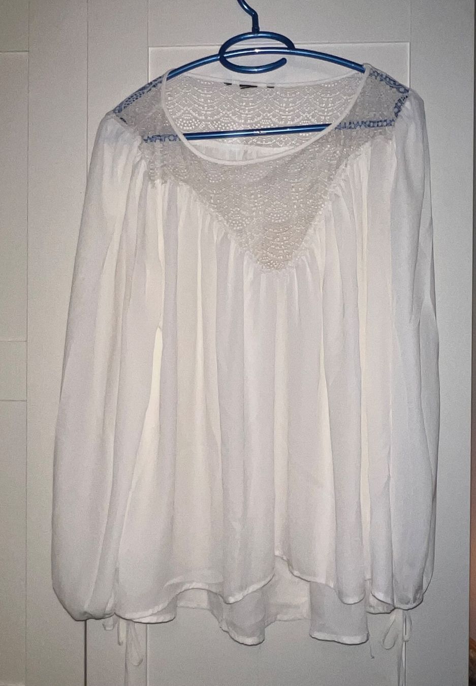 Camicette: • Cremeweisse Bluse • – Usato da Basel venduto da mendoza13 2