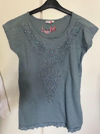 Hübsches Sommer Shirt mit Spitze,  Grösse 36