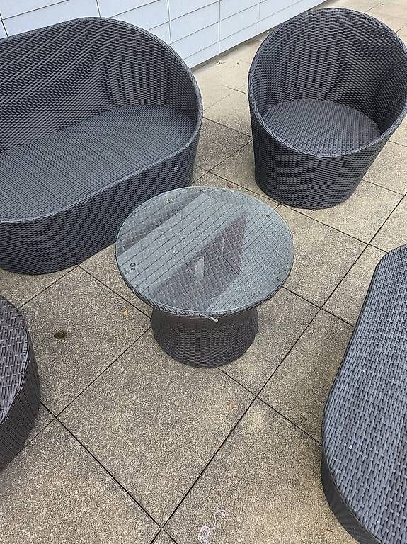 Set de table et chaises: Garten Sitz Garnitur  – D'occasion à Trachslau par scorpion02