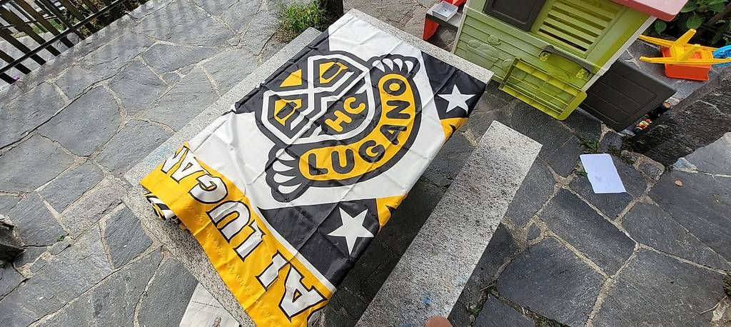 Drapeaux: HCL bandiera – D'occasion à Carena par PAMELA_ing