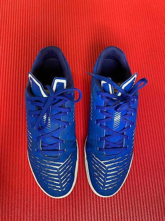 Scarpe da uomo: Hallenturnschuhe Gr. EUR 42, US 9 – Usato da Zürich venduto da sisasu01