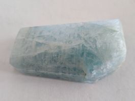 Mineralien Heilstein geschliffen keilförmiger Aquamarin 6cm