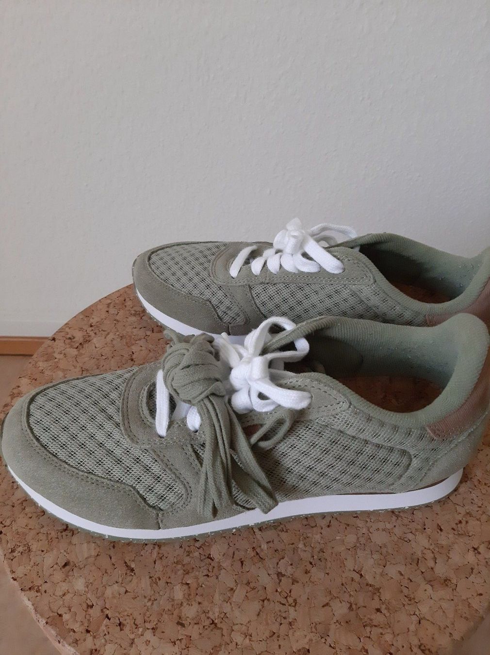 Scarpe da donna: Schuhe Woden - Sneaker low olive – Usato da Zürich venduto da Schela31 6