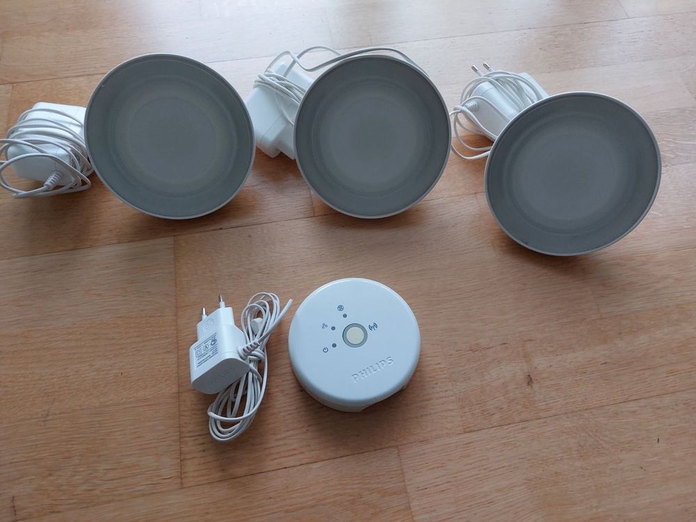Philips HUE Bridge V1 mit 3 Leuchten Kaufen auf Ricardo