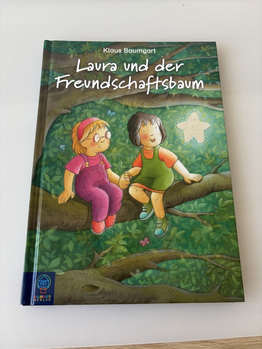 Libri: Klaus Baumgart Laura und der Freundschaftsbaum Buch – Nuovo (secondo la descrizione) da Grosswangen venduto da Sunnyday35