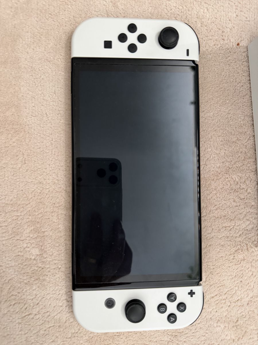 Nintendo Consoles: Nintendo Switch Oled Weiss – D'occasion à Thayngen par Jruer- 3