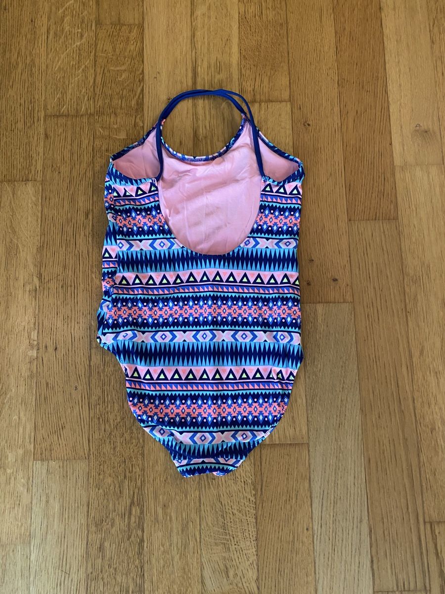 Costumi da bagno & Bikini: Mädchen Badeanzug, Grösse 134/140 – Usato da Hindelbank venduto da 1374