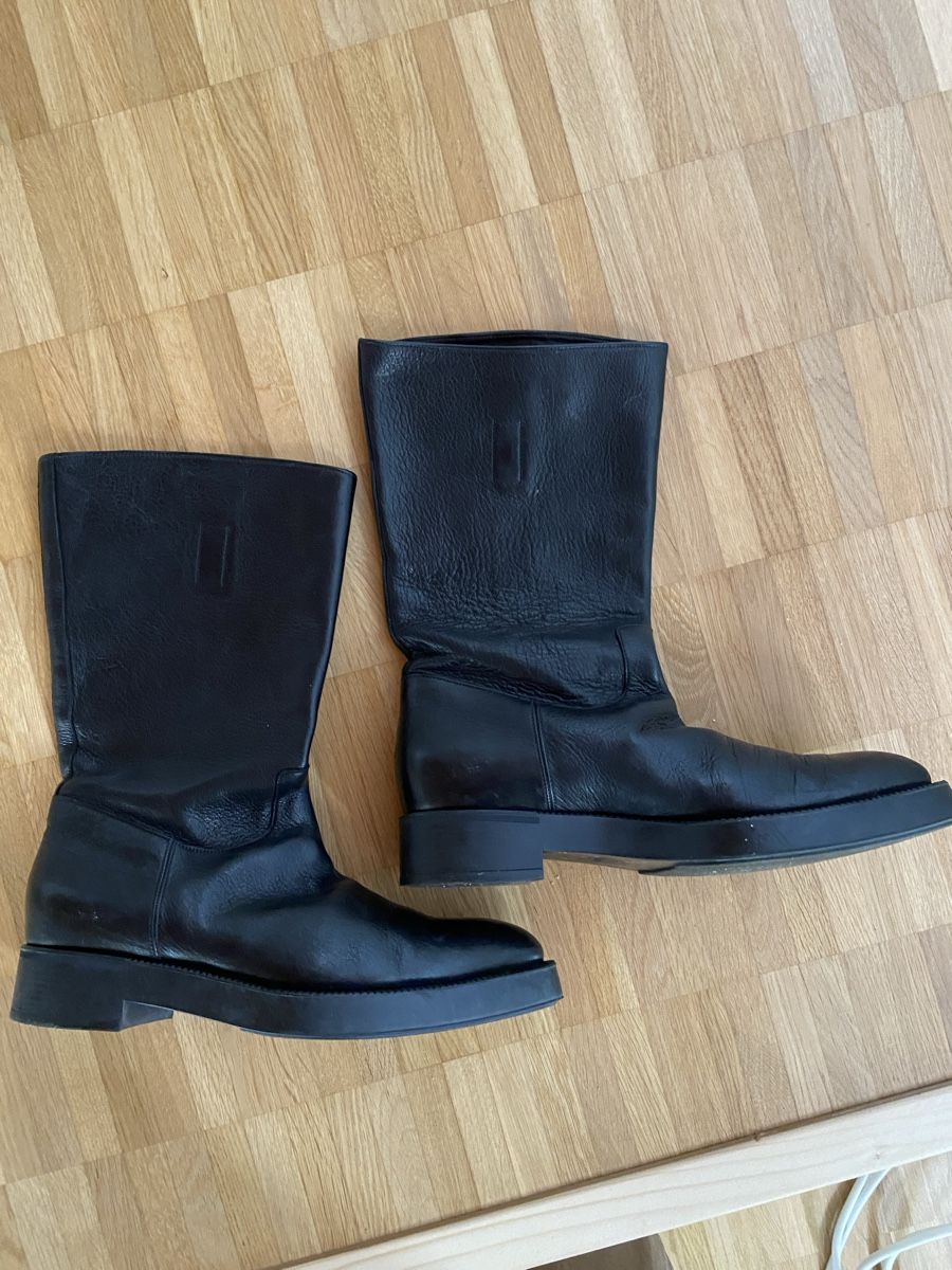 Prada Scarpe da donna: Prada Black Leather Pointed Toe Lug Sole Mid-Calf Boots – Usato da Münchenstein venduto da B771 4