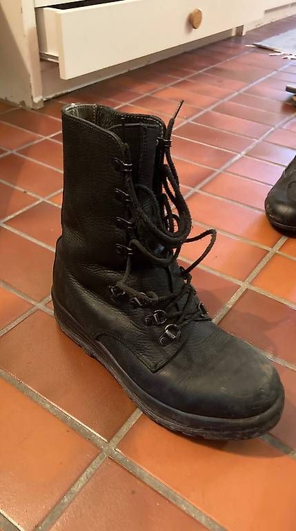 Herrenschuhe: Schweizer Militärstiefel Gr. 43 – Gebraucht aus Berg TG von Tschensche