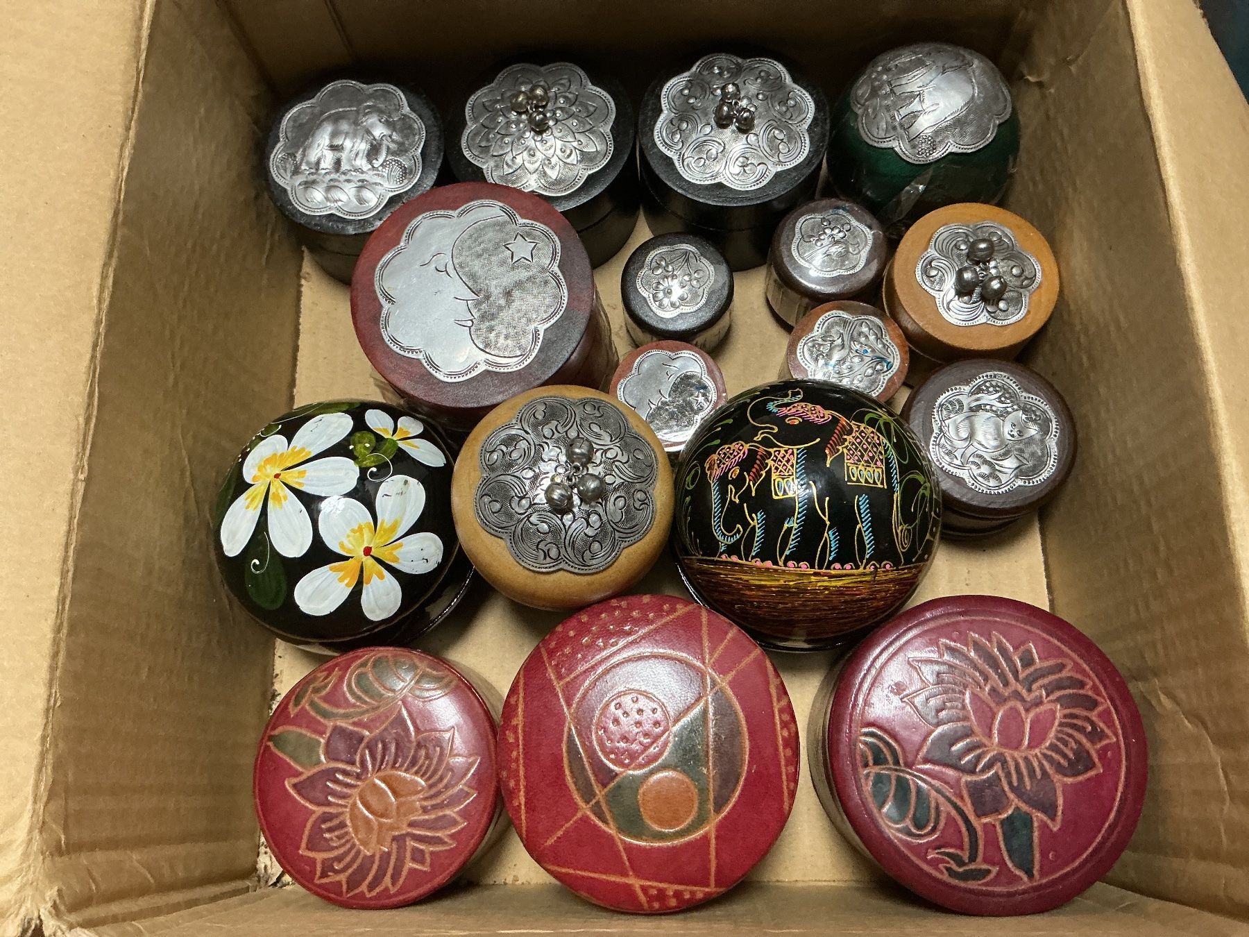 Altro in Decorazioni & Accessori: Lot de 17 boîtes en liquidation – Nuovo e nell'imballaggio originale da Lausanne venduto da topthai
