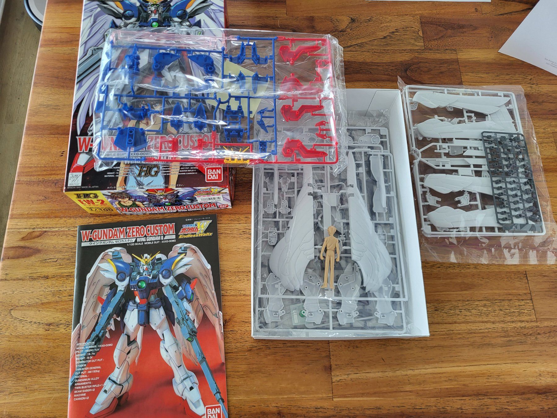Bandai Kits de montage: W Gundam Zero Custom HG Bausatz neu – D'occasion à Niederhelfenschwil par Bruce019 1