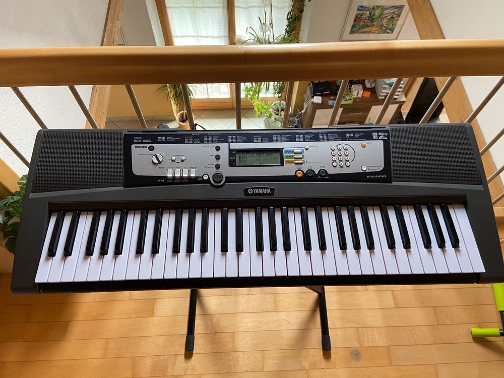 Keyboard Yamaha EZ200 Kaufen auf Ricardo