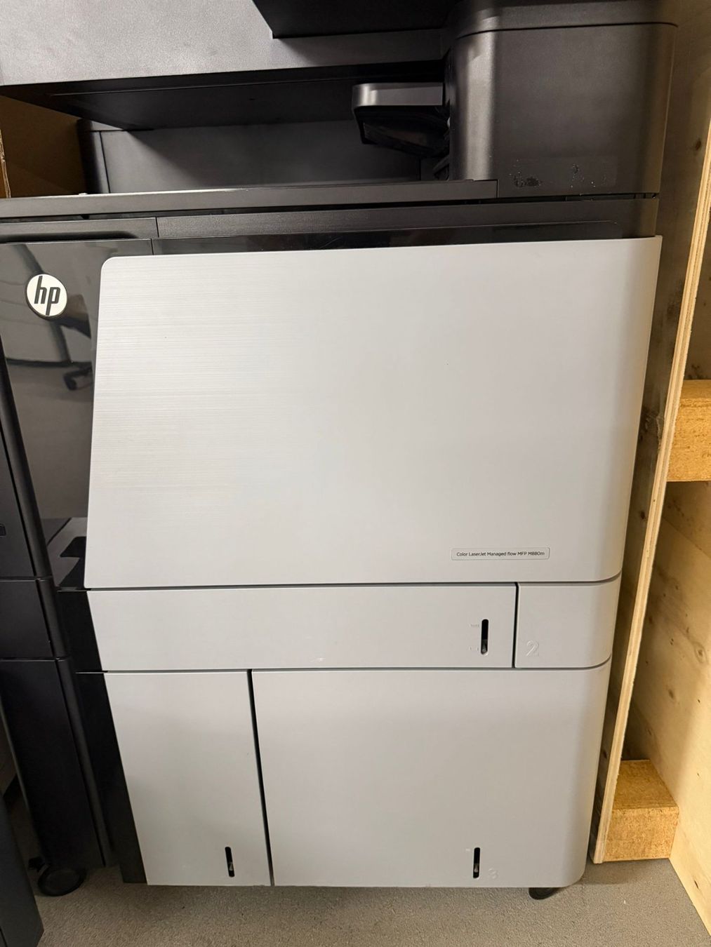 Hewlett Packard Stampanti: HP Color LaserJet Managed Flow MFP M880  A3-Drucker – Usato da Dottikon venduto da refurbished-IT 5
