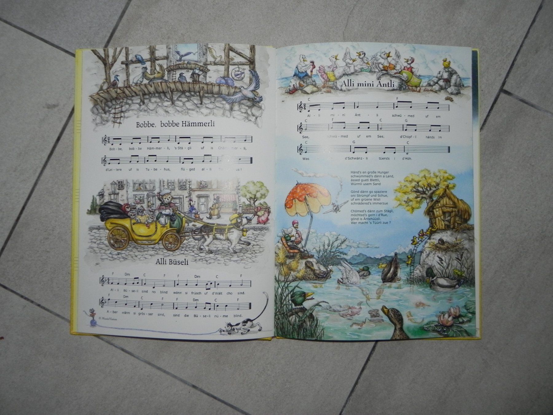 Libri: D'Zyt isch da! Schweizer Kinderlieder Buch – Usato da Stallikon venduto da pcerny16 3