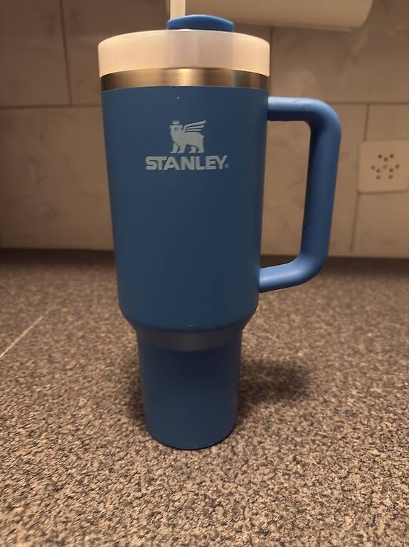 Trinkflaschen & Thermosflaschen: Stanley Quencher hellblau – Gebraucht aus Bern von thu_ctq8