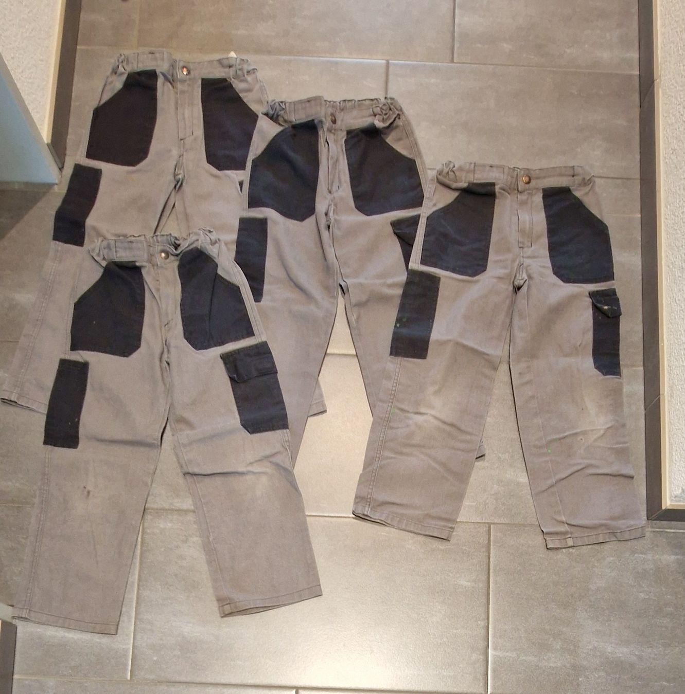 Pantaloni: Kinder Hosen Gr. 128 – Usato da Ohmstal venduto da wil_xp75 2