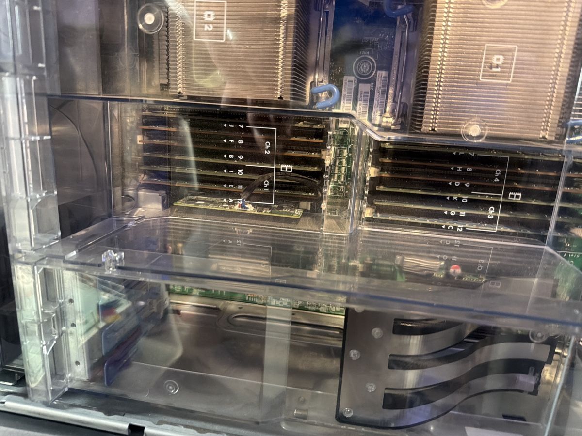 Hewlett Packard Serveurs: HP ProLiant ML350p Gen8 Server – D'occasion à Biberist par Moma7 4